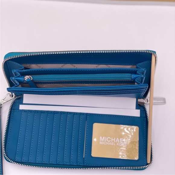 Michael Kors Large
Continental Wallet
Wristlet Lagoon - Picture 6 of 11
